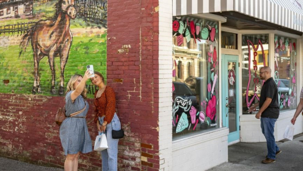  Historic Downtown Georgetown, Kentucky - A Walkable Small Town Experience